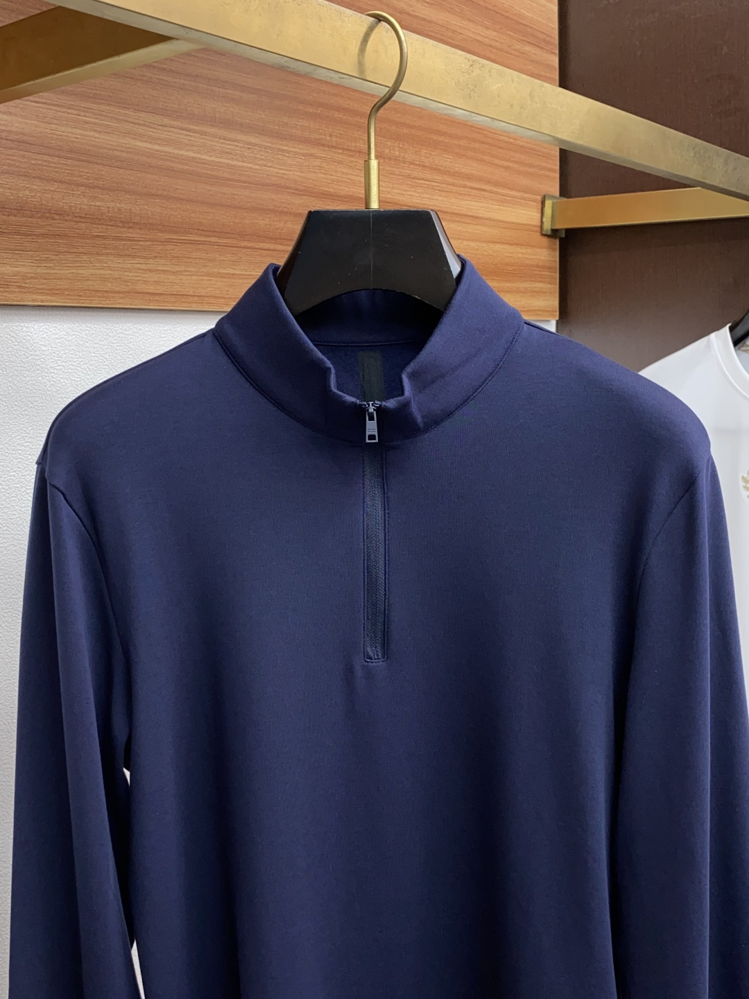 普拉达 2025秋冬专柜新款 时尚休闲打底衫长袖T恤，精选进口高密度膨体暖姜天丝德绒系列膨体蓄暖，糯感新