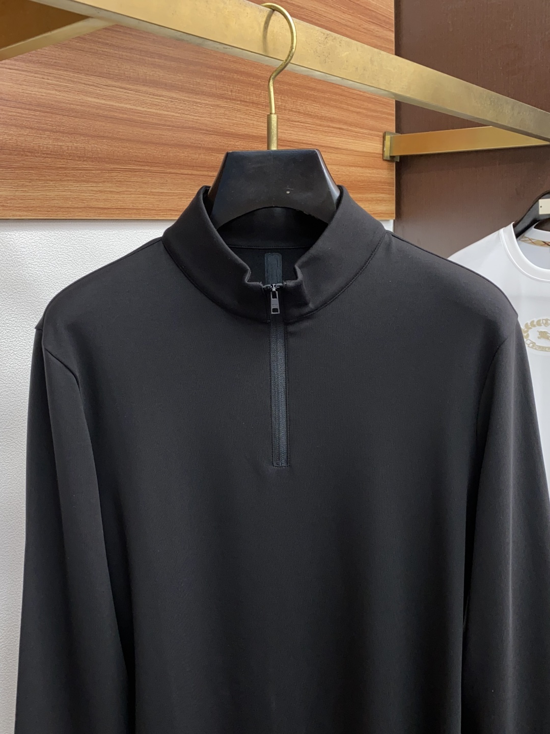  普拉达 2025秋冬专柜新款 时尚休闲打底衫长袖T恤，精选进口高密度膨体暖姜天丝德绒系列膨体蓄暖，糯感