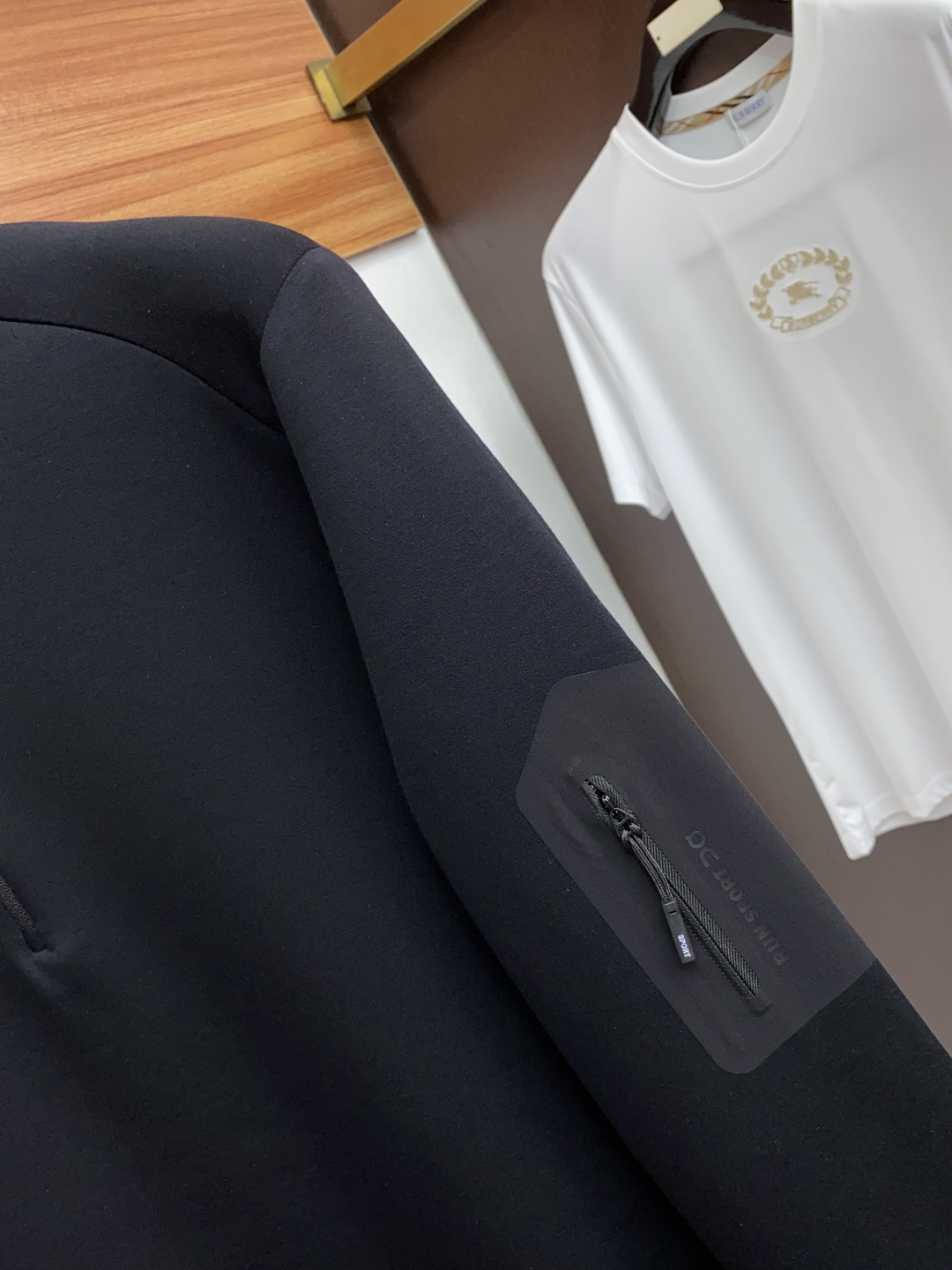  alo 家族男士高端简约小立领加厚空气棉短袖 ，香港洋行渠道货，定制莱赛尔+羊绒面料纯正血统品质，25