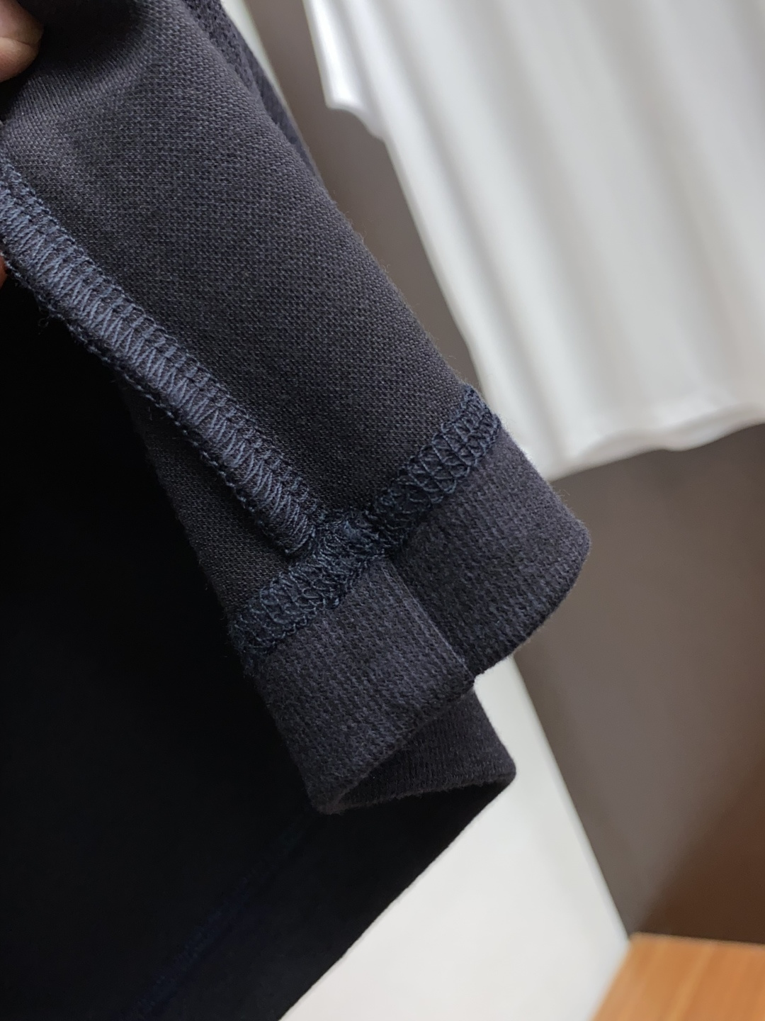  普拉达 2025秋冬专柜新款 时尚休闲打底衫短袖T恤，精选进口高密度膨体暖姜天丝德绒系列膨体蓄暖，糯感