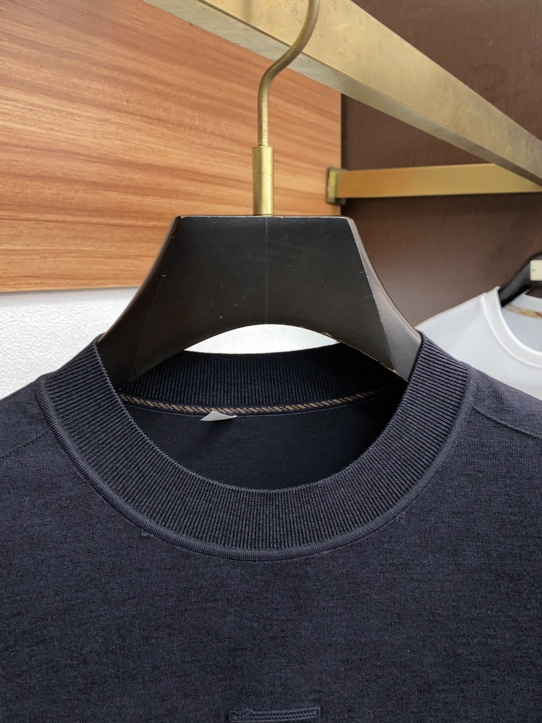  普拉达 2025秋冬专柜新款 时尚休闲打底衫短袖T恤，精选进口高密度膨体暖姜天丝德绒系列膨体蓄暖，糯感