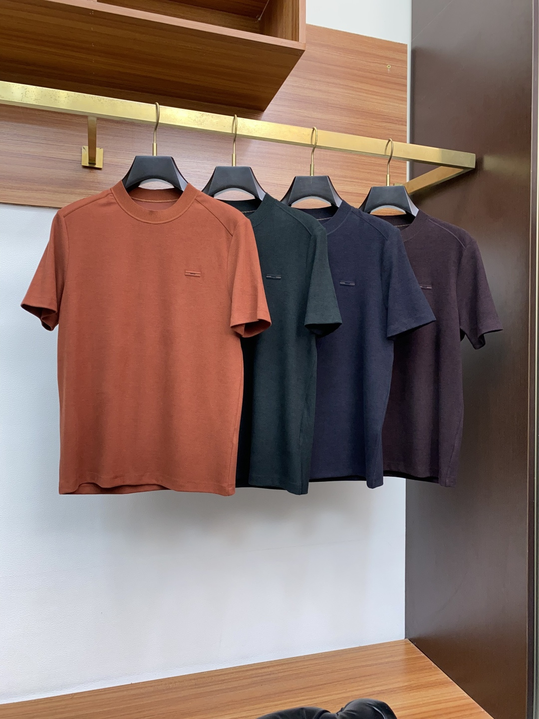  杰尼亚 2025秋冬专柜新款 时尚休闲打底衫短袖T恤，精选进口高密度膨体暖姜天丝德绒系列膨体蓄暖，糯感