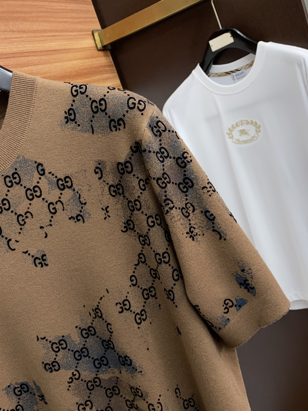  古奇 家族男士高端简约翻领加厚针织毛衣短袖 ，香港洋行渠道货，纯正血统品质，25年秋冬 新款，经典王牌