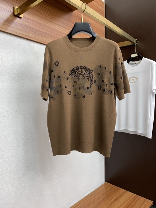 Versace Men's Medusa Head Graphic Knit Short Sleeve T-Shirt 1 Versace Men's Medusa Head Graphic Knit Short Sleeve T-Shirt