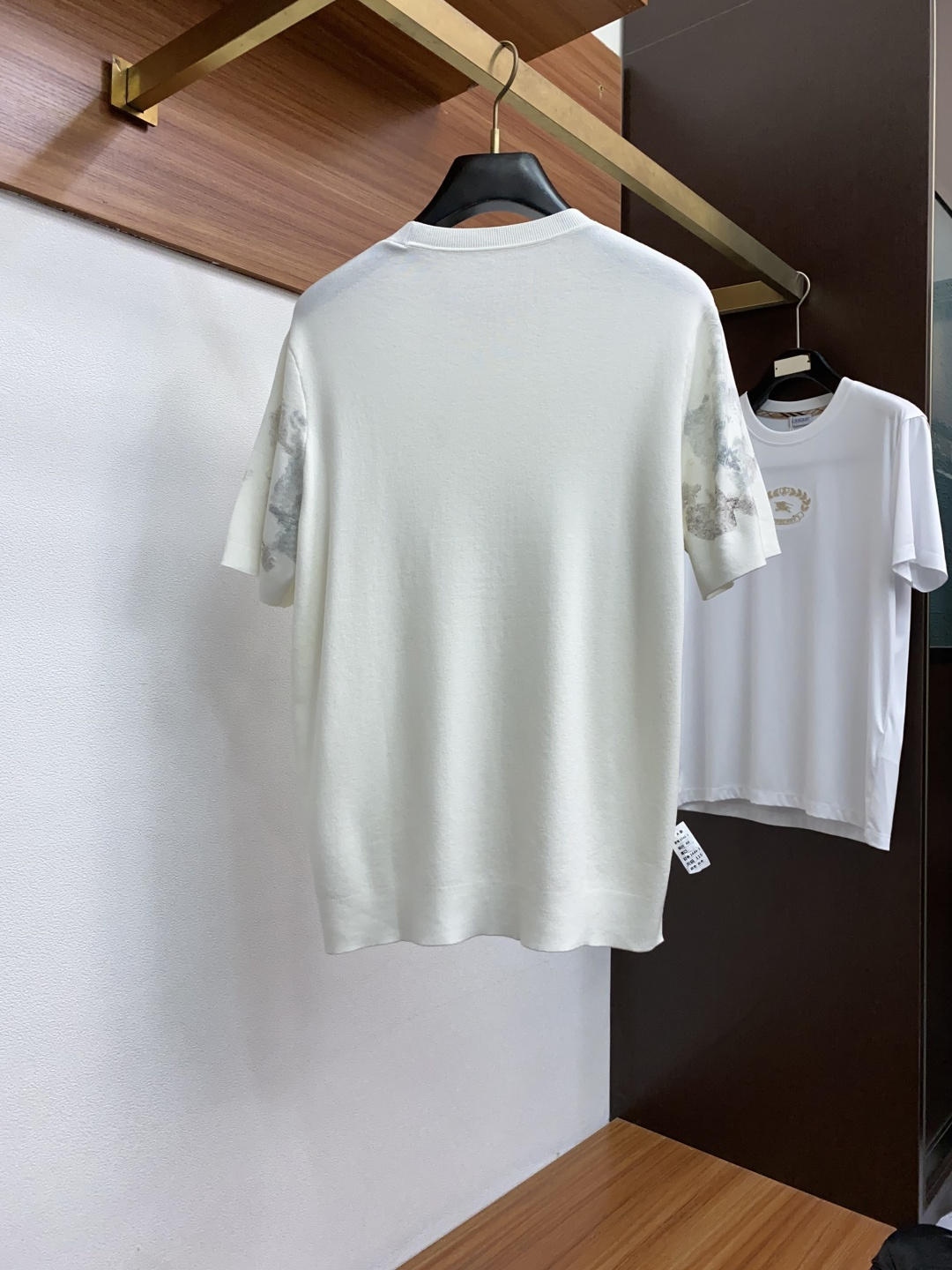  范思哲 家族男士高端简约圆领针织短袖 ，香港洋行渠道货，纯正血统品质，25年秋冬 新款，经典王牌系列！