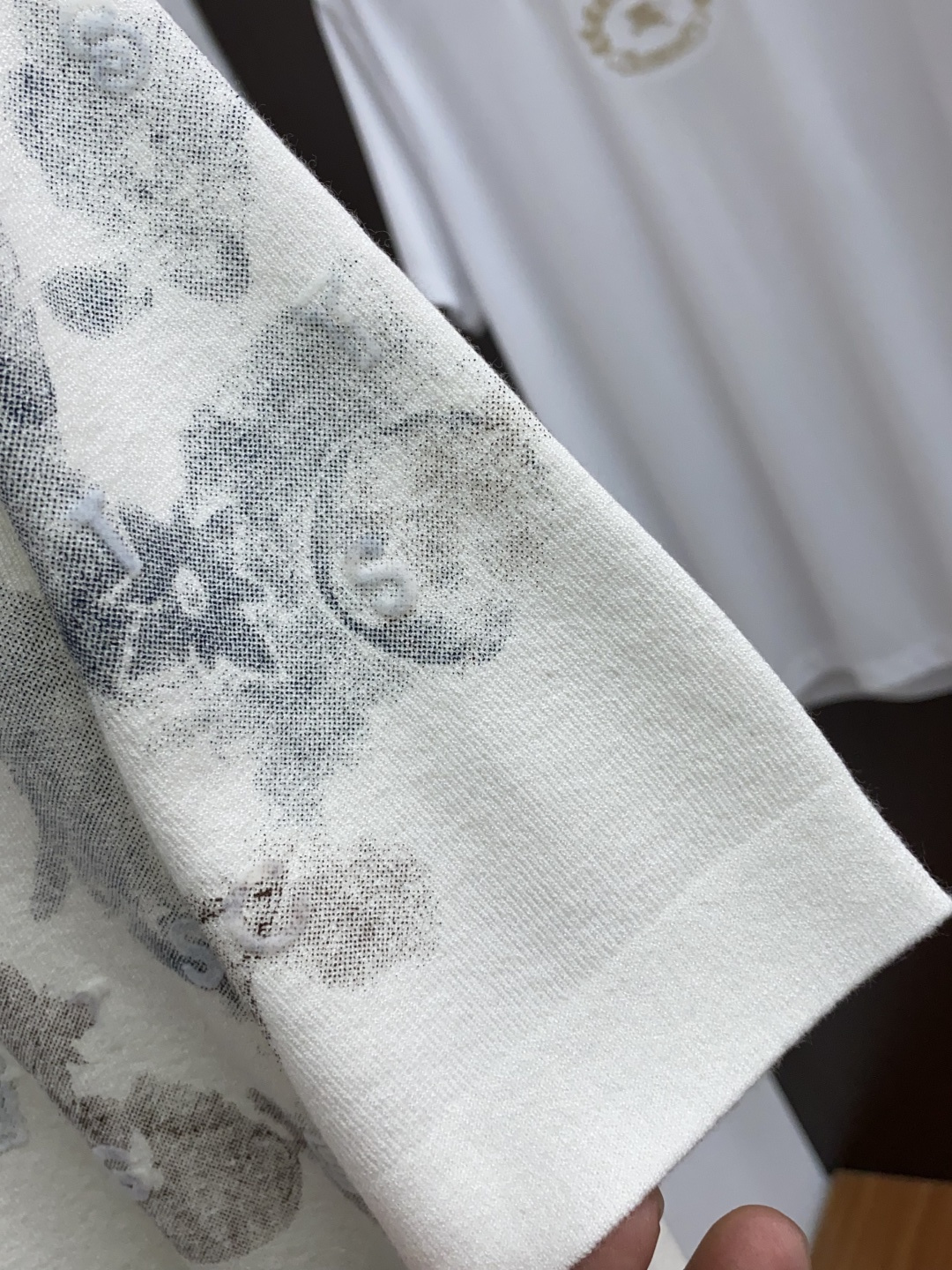  范思哲 家族男士高端简约圆领针织短袖 ，香港洋行渠道货，纯正血统品质，25年秋冬 新款，经典王牌系列！