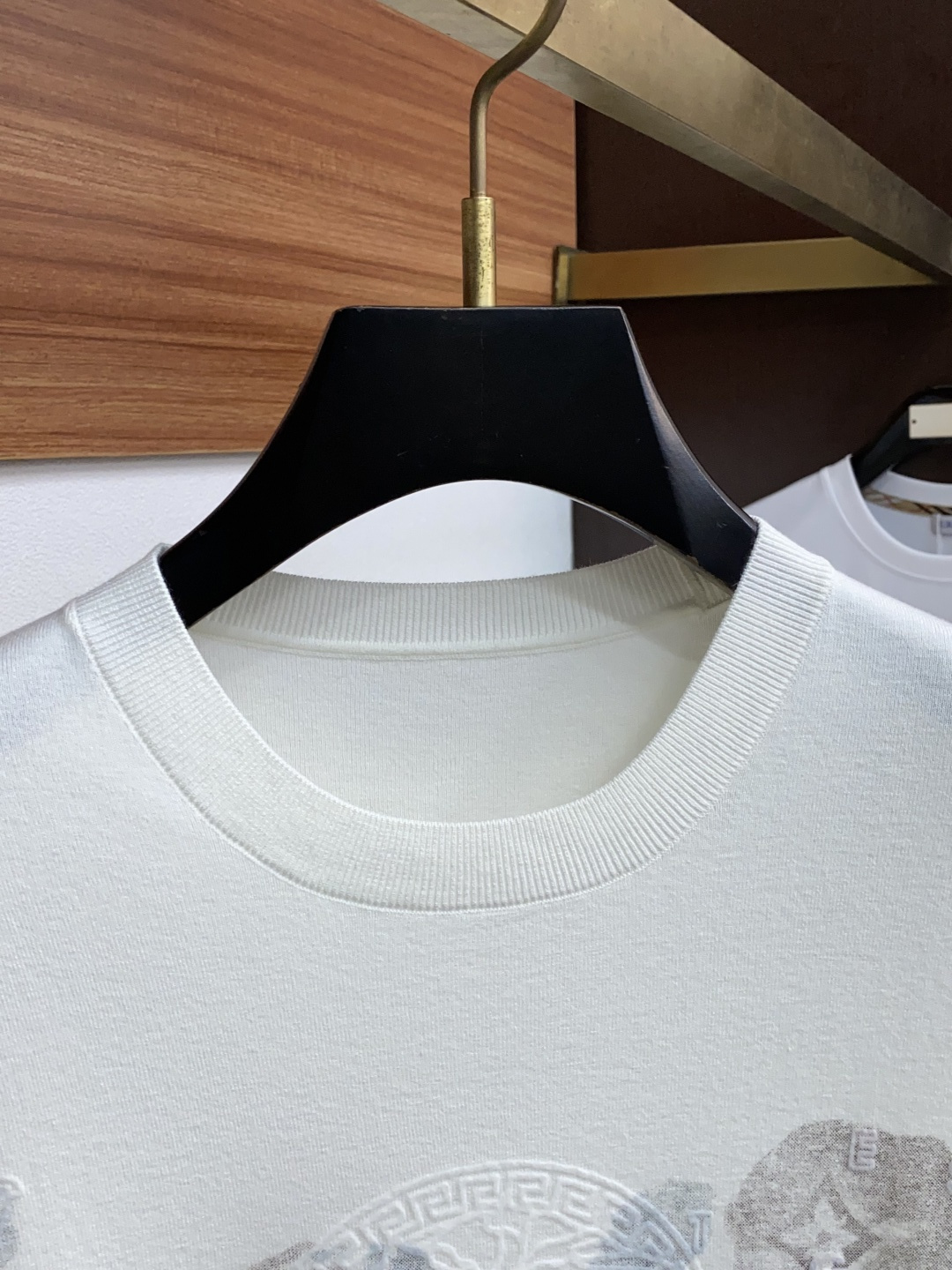  范思哲 家族男士高端简约圆领针织短袖 ，香港洋行渠道货，纯正血统品质，25年秋冬 新款，经典王牌系列！