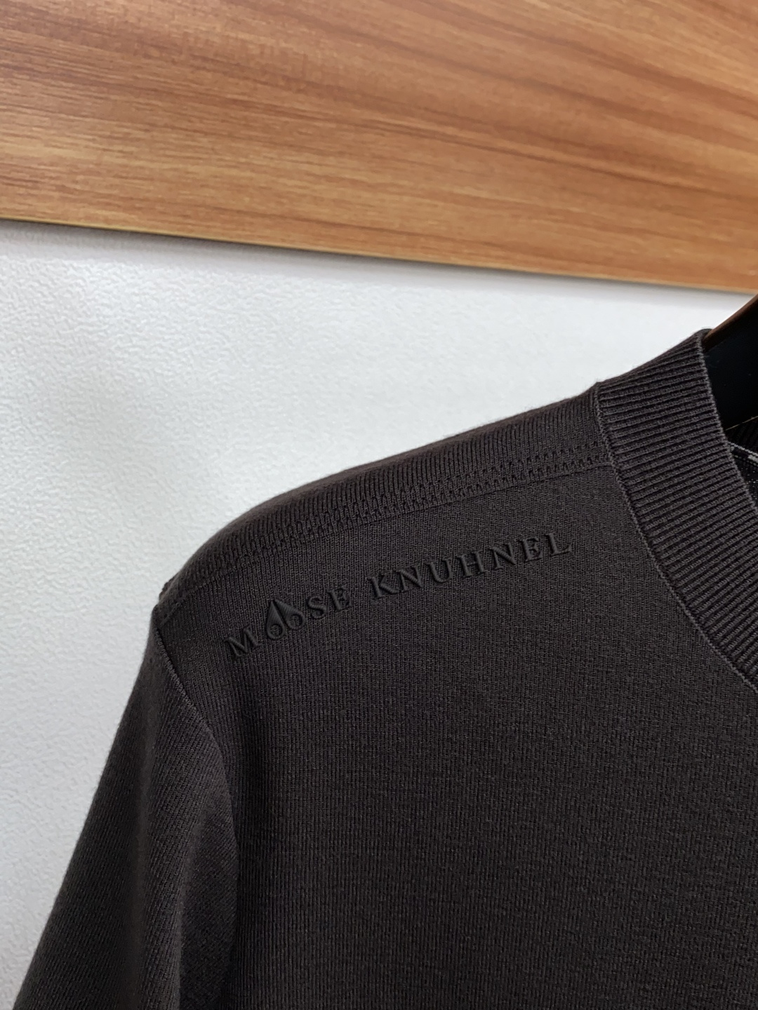  剪刀 家族男士高端简约圆领加厚针织毛衣短袖 ，香港洋行渠道货，纯正血统品质，25年秋冬 新款，经典王牌