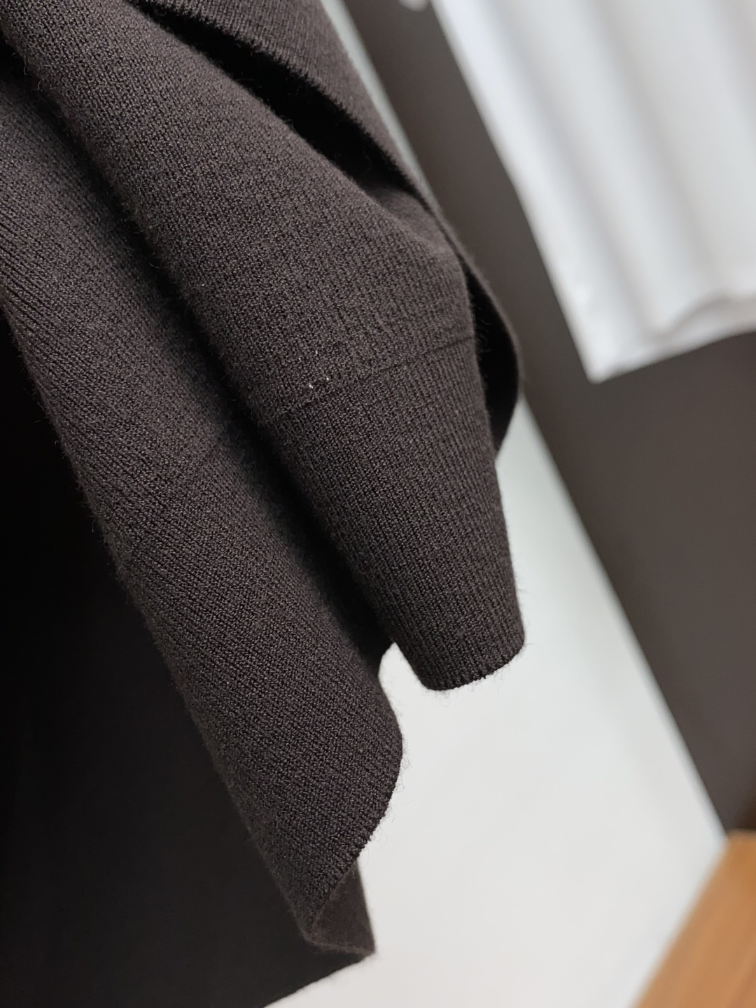  剪刀 家族男士高端简约圆领加厚针织毛衣短袖 ，香港洋行渠道货，纯正血统品质，25年秋冬 新款，经典王牌