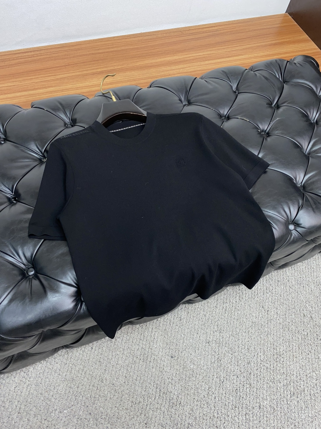  剪刀 家族男士高端简约圆领加厚针织毛衣短袖 ，香港洋行渠道货，纯正血统品质，25年秋冬 新款，经典王牌