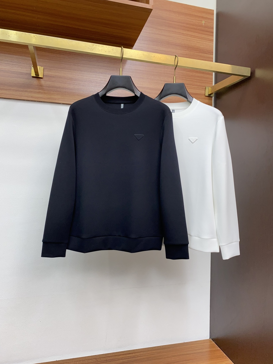  普拉达 家族男士高端简约圆领加厚莫代尔客气棉长袖 卫衣，香港洋行渠道货，纯正血统品质，25年秋冬 新款