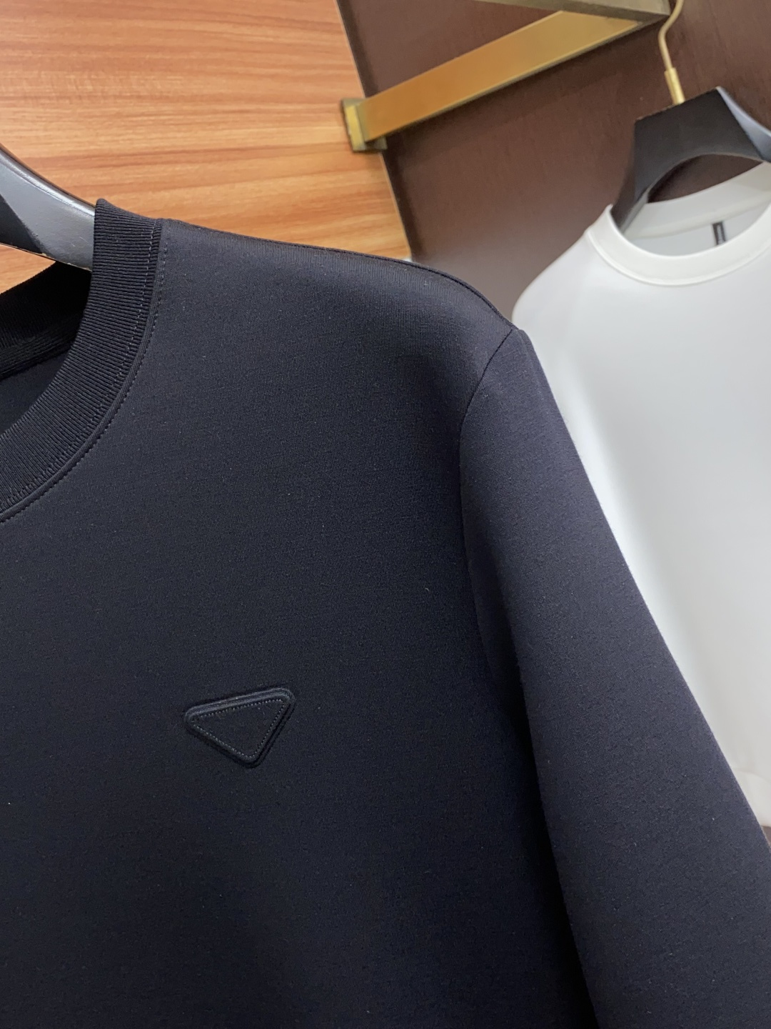  普拉达 家族男士高端简约圆领加厚莫代尔客气棉长袖 卫衣，香港洋行渠道货，纯正血统品质，25年秋冬 新款