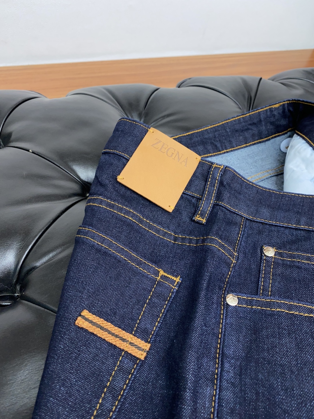 “Men’s Fall/Winter Genia 25ss Jeans: Durable, Flexible, and Stylish with Unique Color Effects” - 图片 5