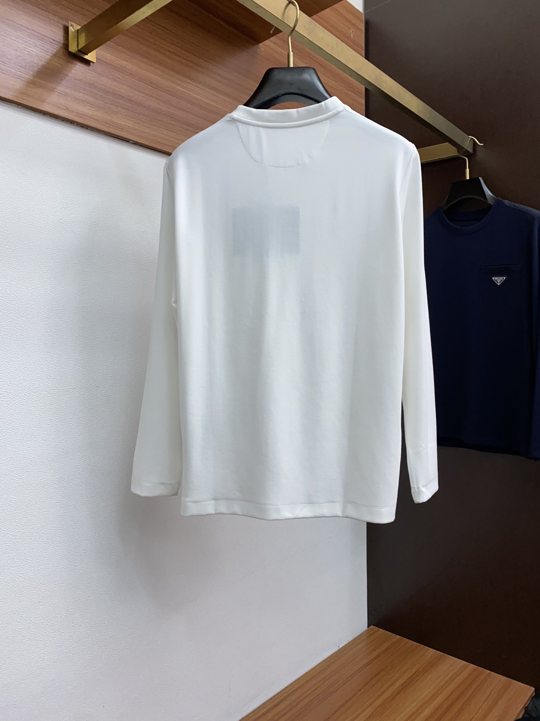 “High-Density Filament T-Shirts for Men: Prada Fall/Winter Collection” - 图片 8