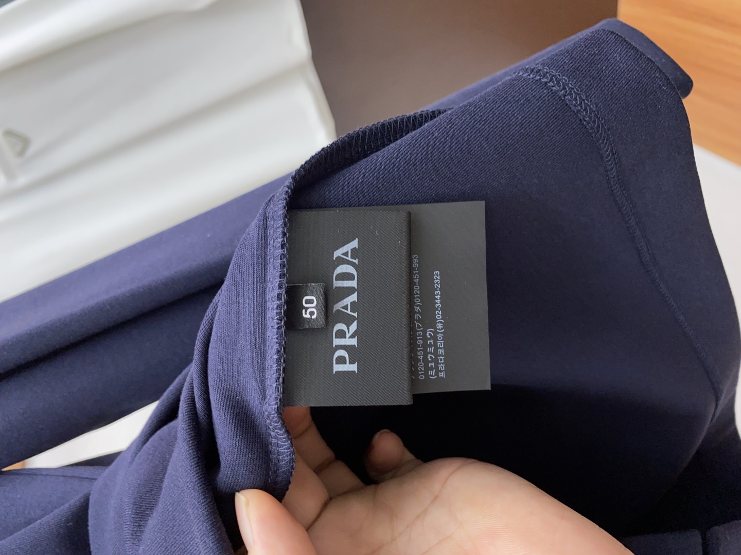 “High-Density Filament T-Shirts by P602 Prada: Elegant Men’s Fashion for Fall and Winter” - 图片 6