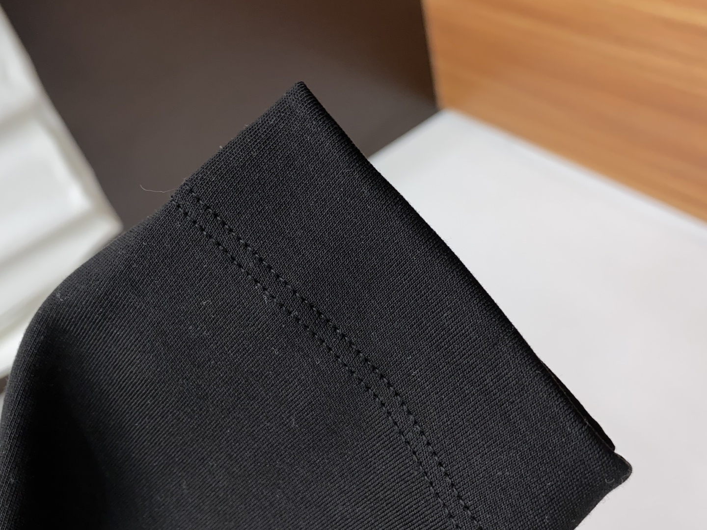 “Prada Fall/Winter High-Density Filament T-Shirts: Men’s Elegant & Practical Fashion” - 图片 5