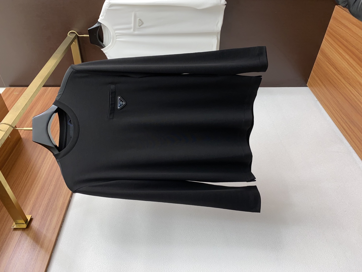 “Prada Fall/Winter High-Density Filament T-Shirts: Men’s Elegant & Practical Fashion” - 图片 1