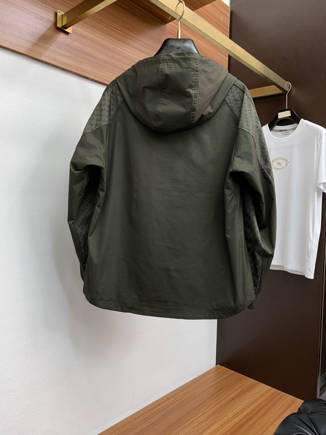  1v 路易威登 2025年秋冬新款 官网 高端原厂代工出品，
官方经典王牌单品！最新棉衣夹克外套 多明