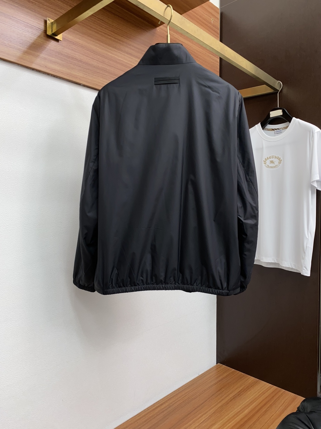 “2025 Men’s Winter Jacket Collection with Modern and Technological Designs” - 图片 8