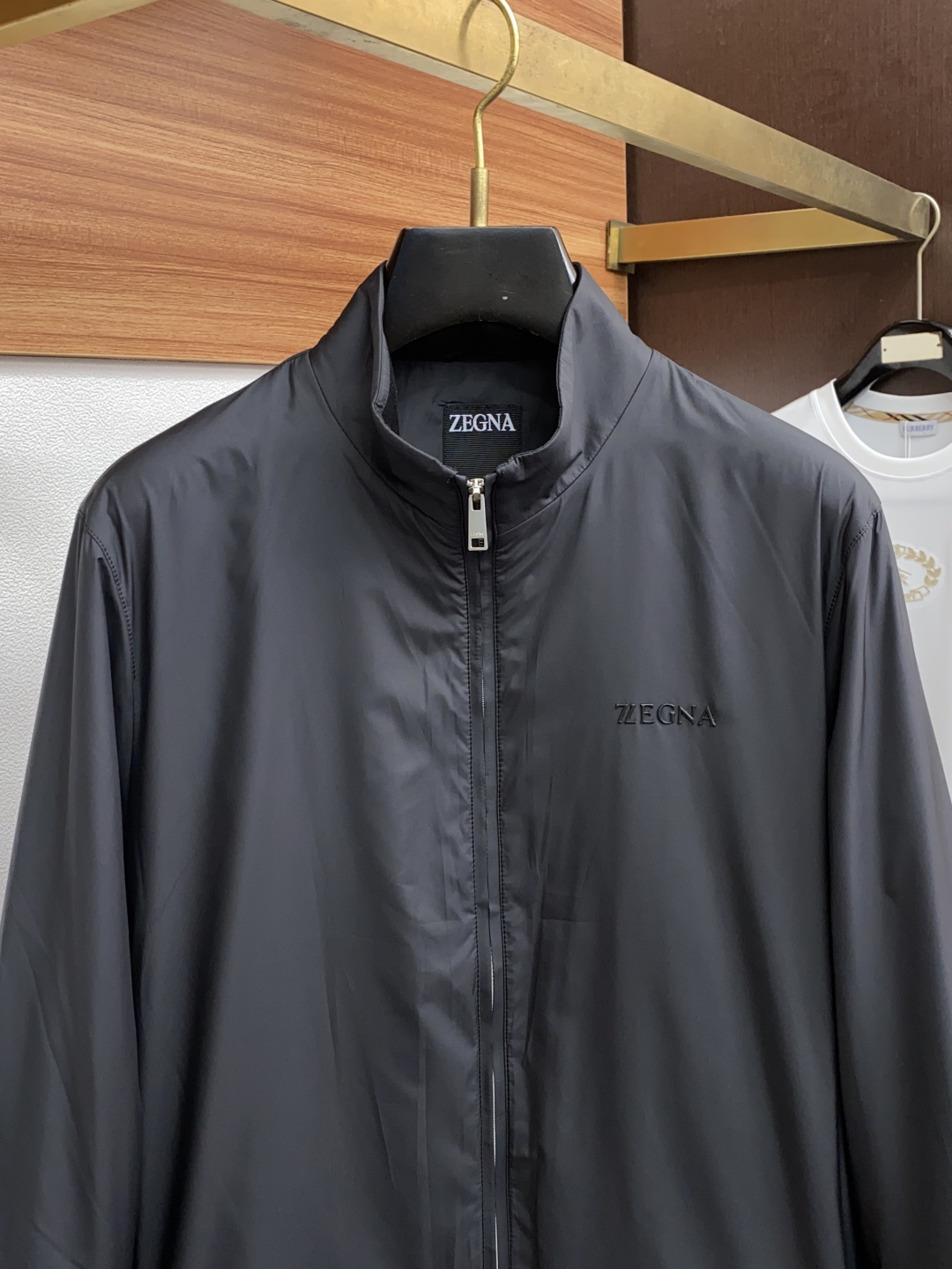 “2025 Men’s Winter Jacket Collection with Modern and Technological Designs” - 图片 2