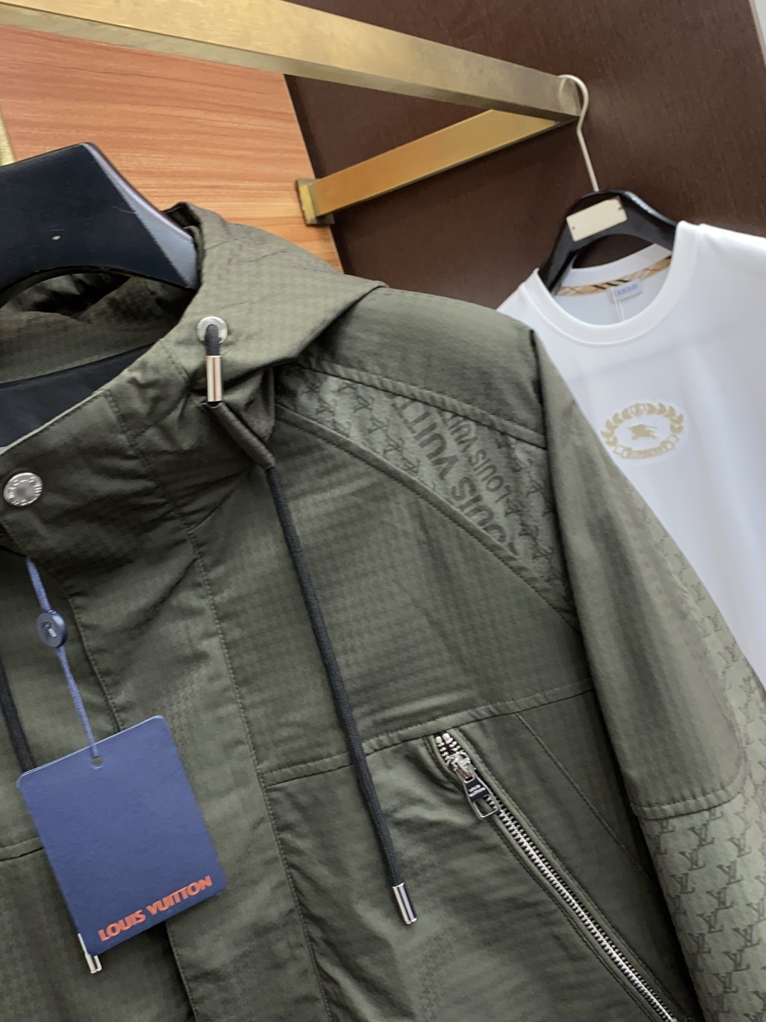  1v 路易威登 2025年秋冬新款 官网 高端原厂代工出品，
官方经典王牌单品！最新棉衣夹克外套 多明