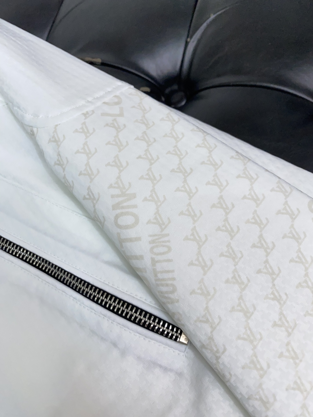  1v 路易威登 2025年秋冬新款 官网 高端原厂代工出品，
官方经典王牌单品！最新棉衣夹克外套 多明