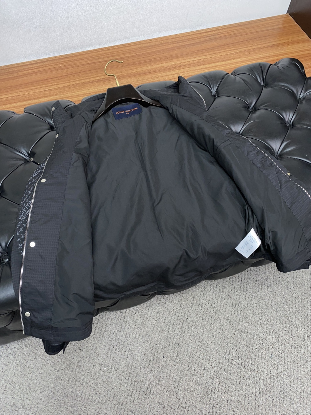  1v 路易威登 2025年秋冬新款 官网 高端原厂代工出品，
官方经典王牌单品！最新棉衣夹克外套 多明
