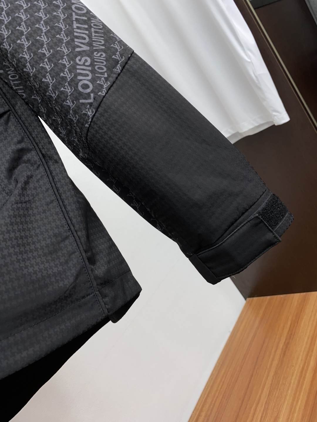  1v 路易威登 2025年秋冬新款 官网 高端原厂代工出品，
官方经典王牌单品！最新棉衣夹克外套 多明