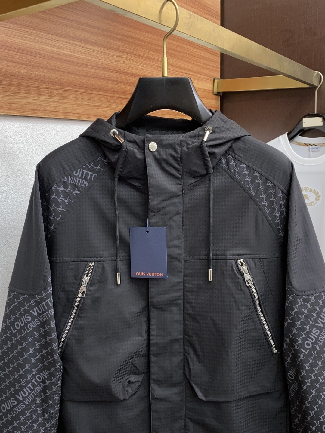  1v 路易威登 2025年秋冬新款 官网 高端原厂代工出品，
官方经典王牌单品！最新棉衣夹克外套 多明