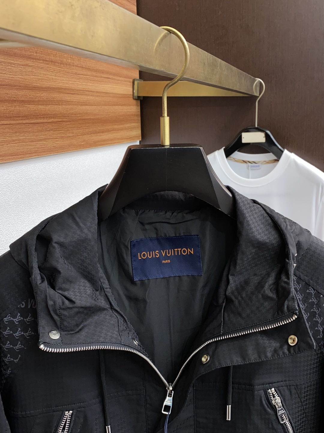  1v 路易威登 2025年秋冬新款 官网 高端原厂代工出品，
官方经典王牌单品！最新棉衣夹克外套 多明