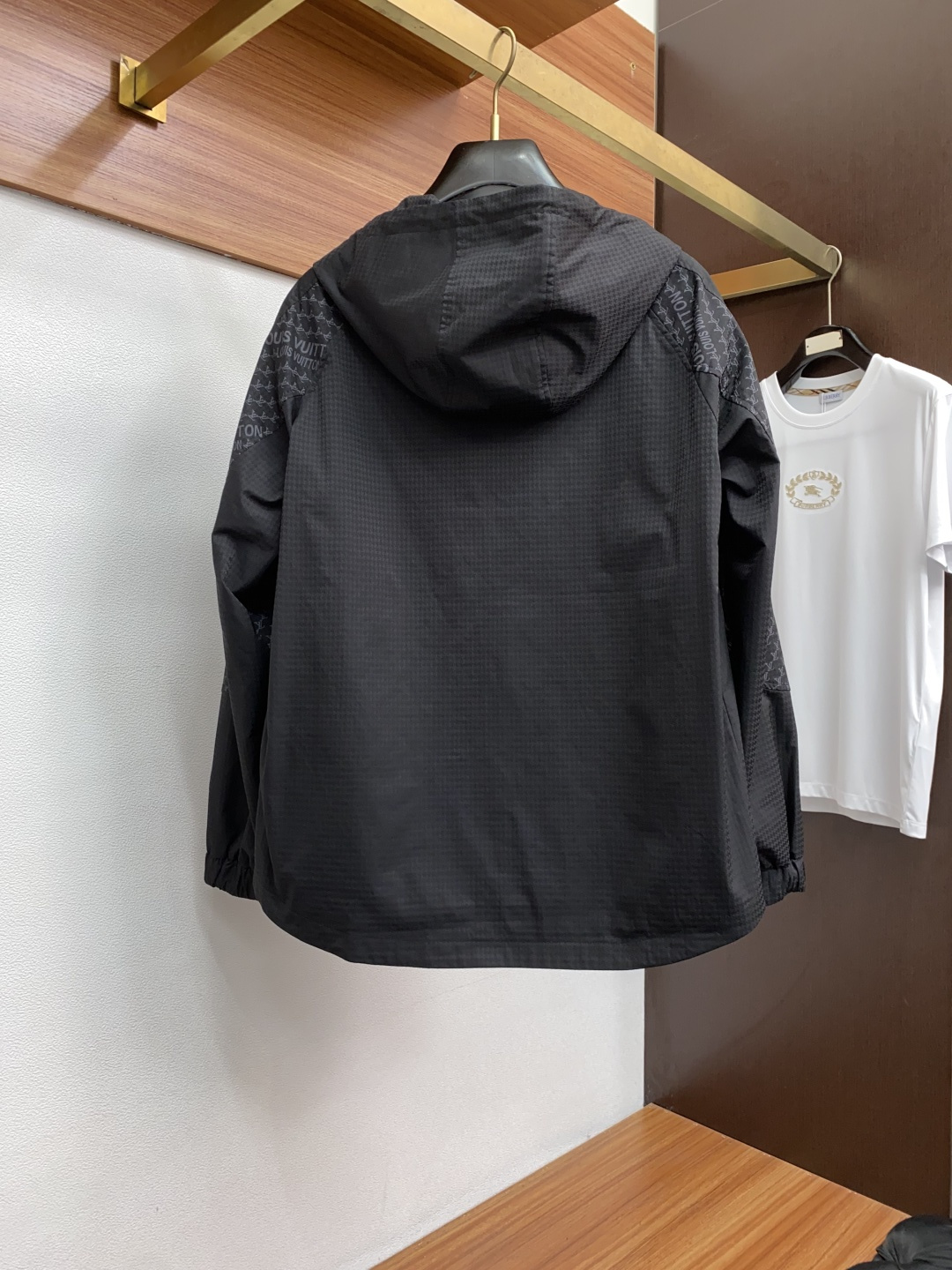  1v 路易威登 2025年秋冬新款 官网 高端原厂代工出品，
官方经典王牌单品！最新棉衣夹克外套 多明