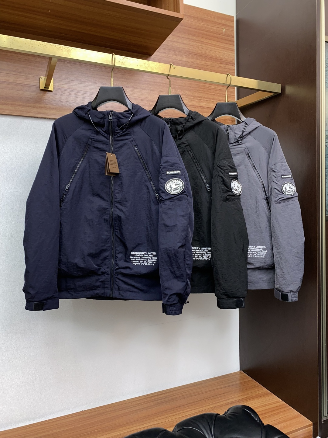 巴宝莉 2025年秋冬新款 官网 高端原厂代工出品，官方经典王牌单品！最新棉衣夹克外套 多明星穿搭示范款