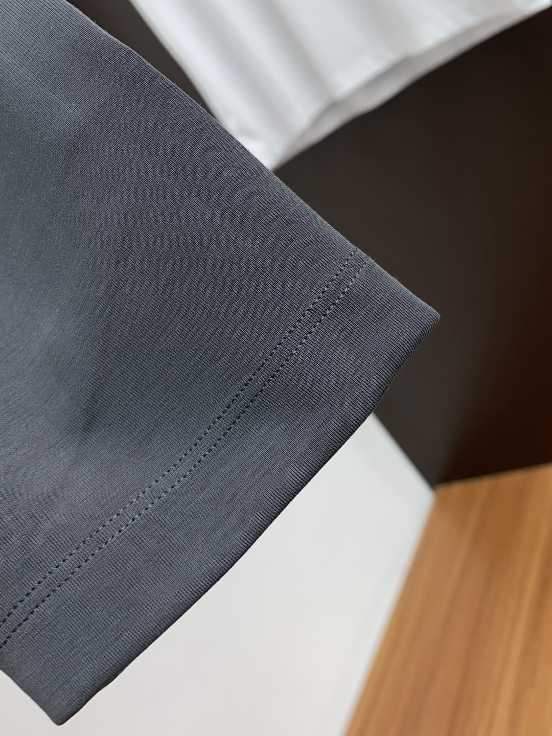  爱马仕 2025最新小绣花长袖T恤210克百分百丝光双面码数：M-3XL
颜色：藏青，白色，黑色 灰色