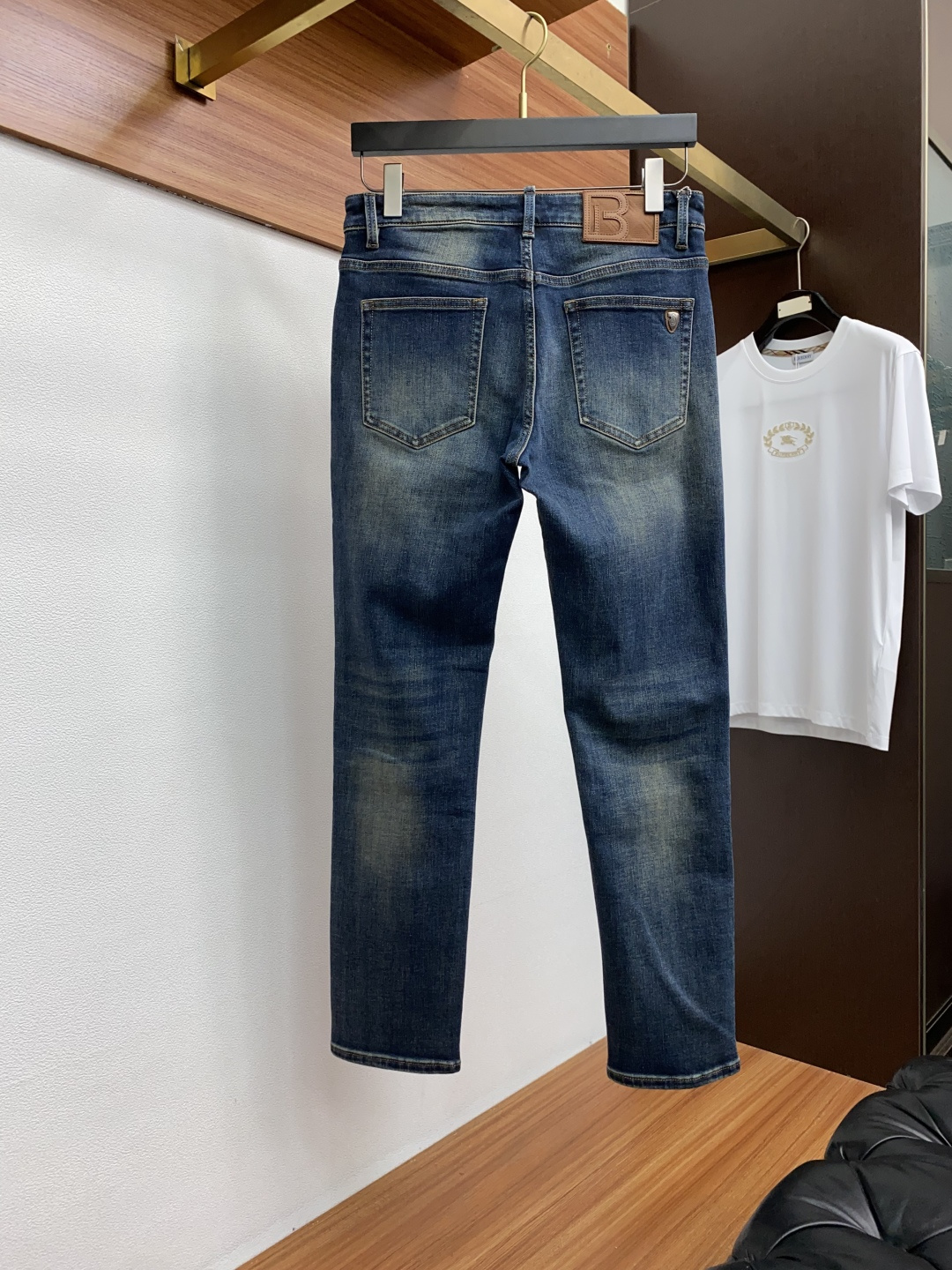 “Men’s Fall and Winter Fashion: Premium Jeans with Unique Craftsmanship and Durable Quality” - 图片 8