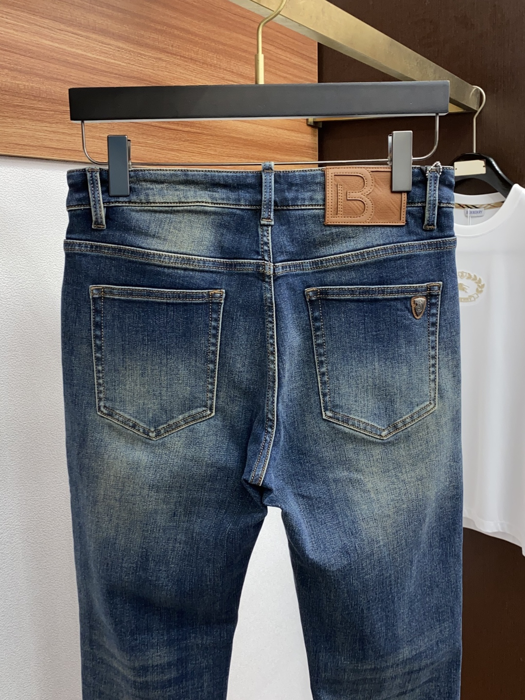 “Men’s Fall and Winter Fashion: Premium Jeans with Unique Craftsmanship and Durable Quality” - 图片 9