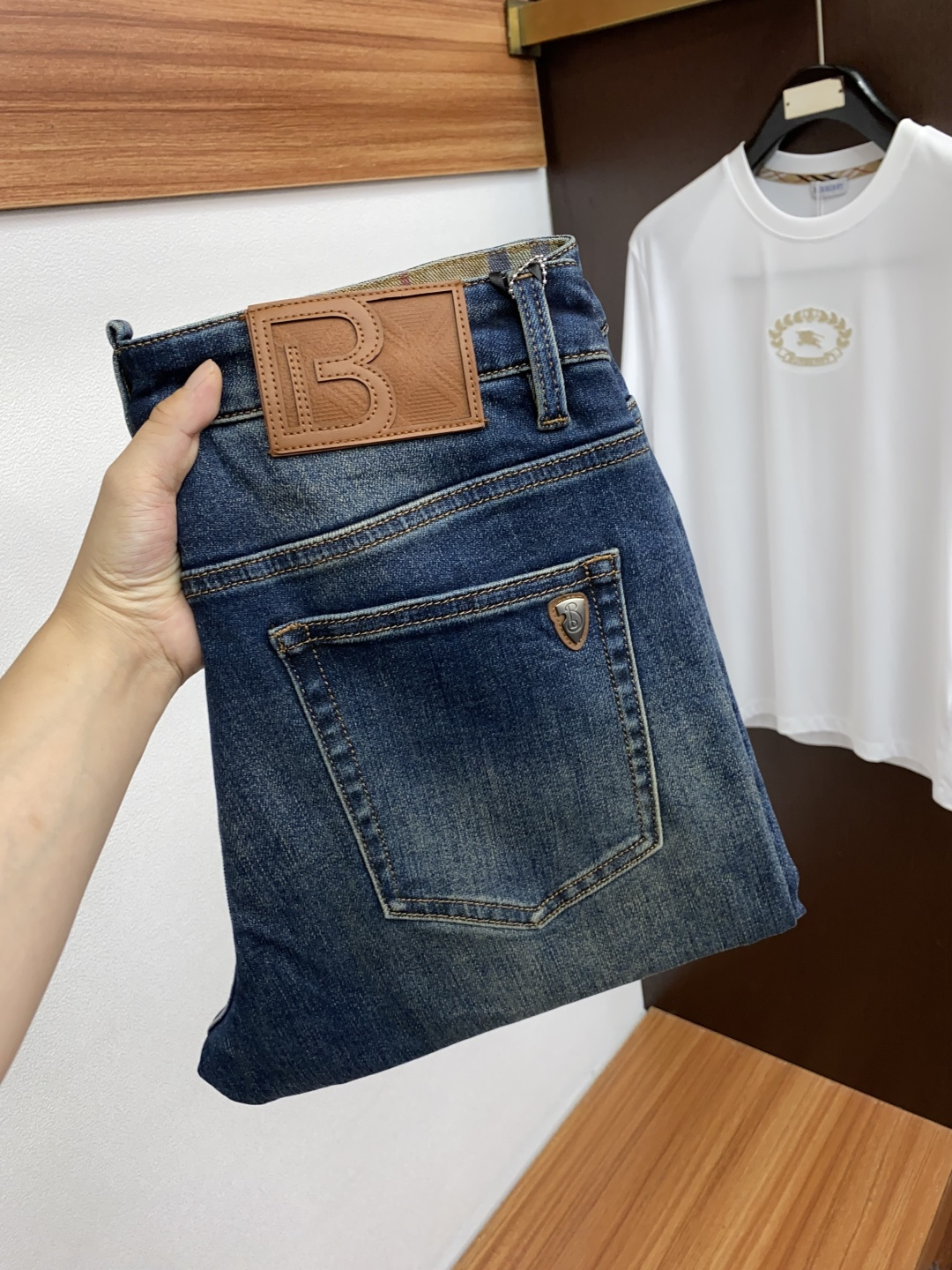 “Men’s Fall and Winter Fashion: Premium Jeans with Unique Craftsmanship and Durable Quality” - 图片 1