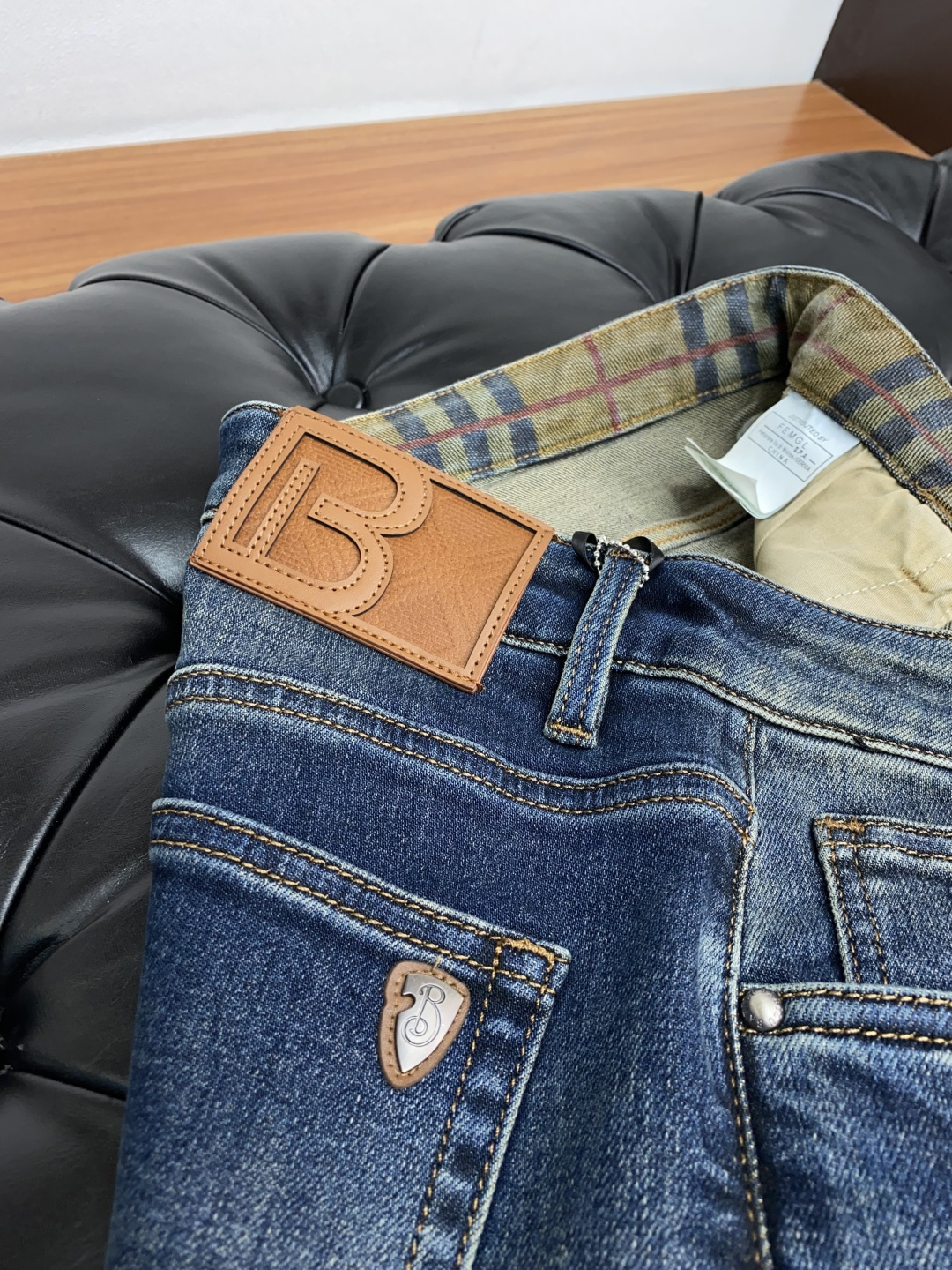 “Men’s Fall and Winter Fashion: Premium Jeans with Unique Craftsmanship and Durable Quality” - 图片 5