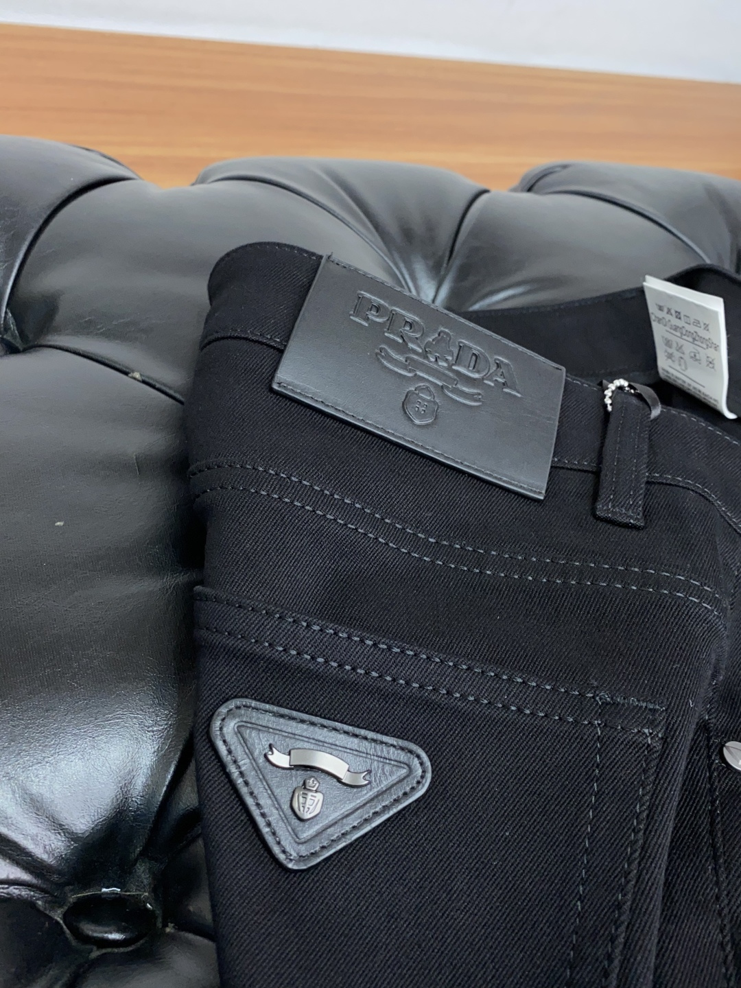 普拉达 25ss秋冬新款 男士小直筒原单 牛仔裤 秋冬新款超柔软，弹力面料，复杂的手工艺叠加，任何一个洗