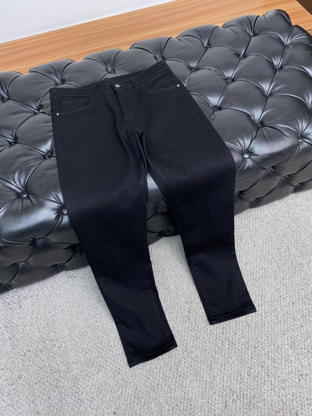 普拉达 25ss秋冬新款 男士小直筒原单 牛仔裤 秋冬新款超柔软，弹力面料，复杂的手工艺叠加，任何一个洗