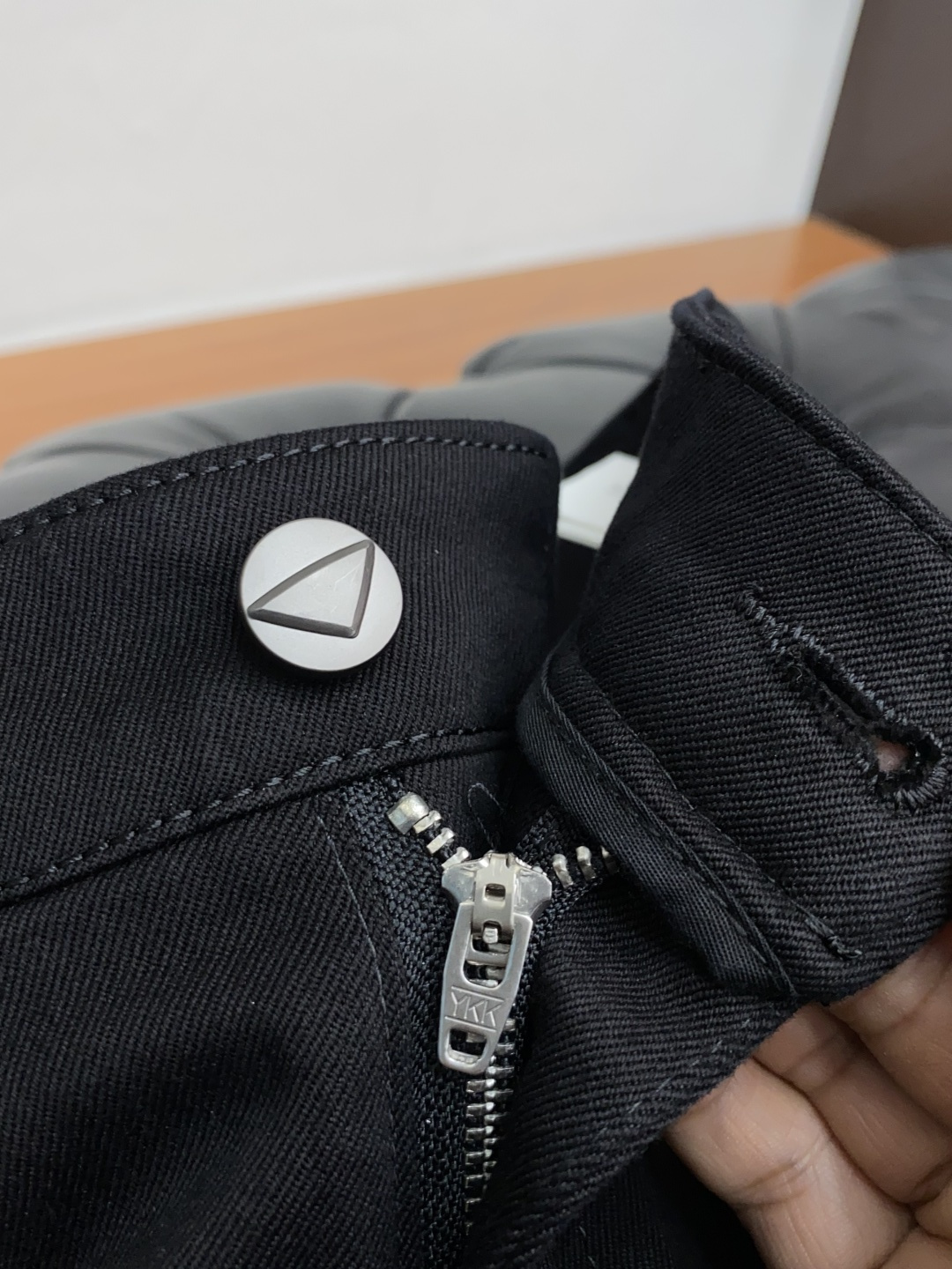 普拉达 25ss秋冬新款 男士小直筒原单 牛仔裤 秋冬新款超柔软，弹力面料，复杂的手工艺叠加，任何一个洗