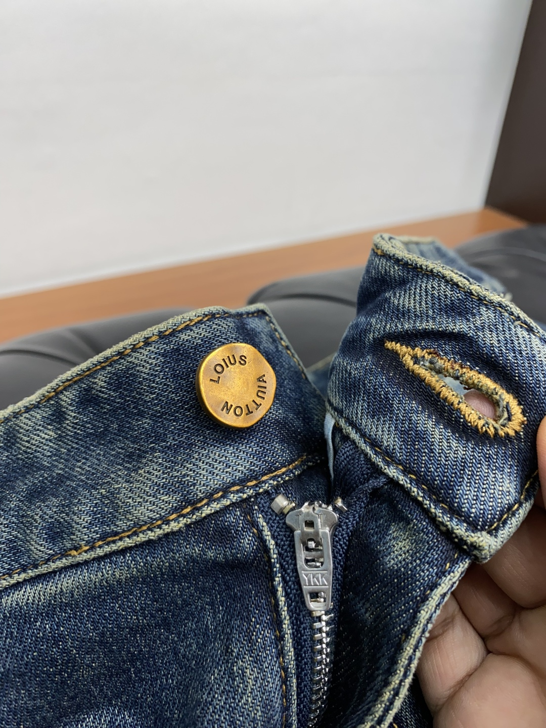  1v 路易威登 25ss秋冬新款 男士小直筒原单 牛仔裤 秋冬新款超柔软，弹力面料，复杂的手工艺叠加，