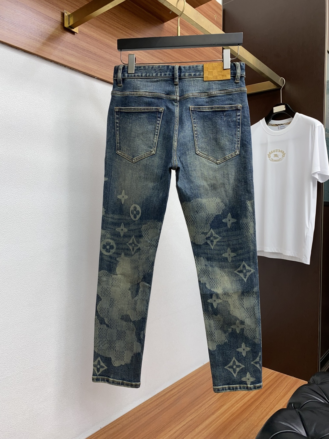  1v 路易威登 25ss秋冬新款 男士小直筒原单 牛仔裤 秋冬新款超柔软，弹力面料，复杂的手工艺叠加，