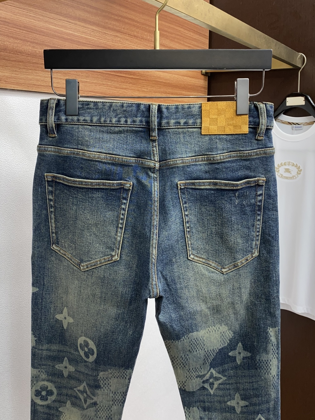  1v 路易威登 25ss秋冬新款 男士小直筒原单 牛仔裤 秋冬新款超柔软，弹力面料，复杂的手工艺叠加，