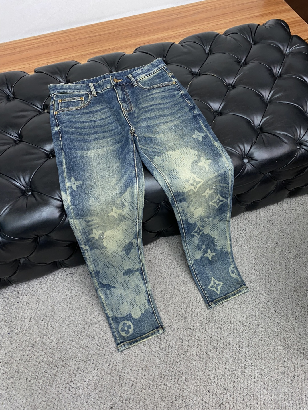  1v 路易威登 25ss秋冬新款 男士小直筒原单 牛仔裤 秋冬新款超柔软，弹力面料，复杂的手工艺叠加，