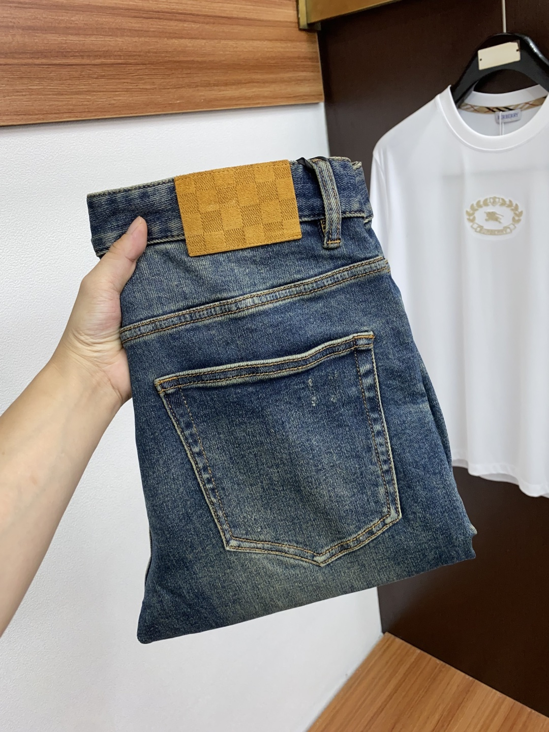  1v 路易威登 25ss秋冬新款 男士小直筒原单 牛仔裤 秋冬新款超柔软，弹力面料，复杂的手工艺叠加，