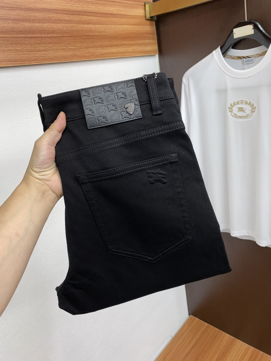  巴宝莉 25ss秋冬新款 男士小直筒原单 牛仔裤 秋冬新款超柔软，弹力面料，复杂的手工艺叠加，任何一个