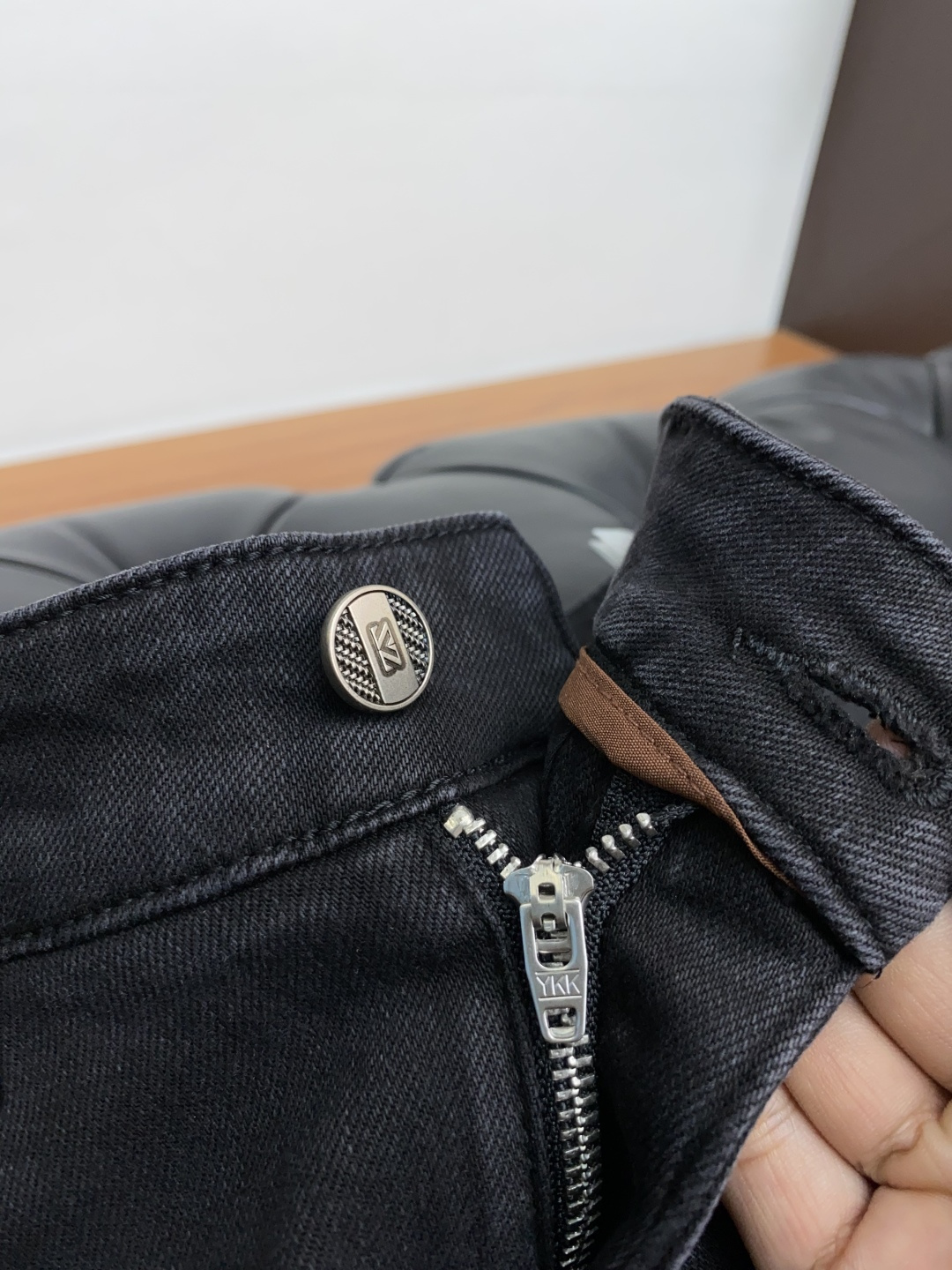Title: P650 Genia 25ss Men’s Jeans: Fall/Winter Collection Features Unique Craftsmanship Summary: New men’s jeans with intricate craftsmanship, softness, flexibility, color-changing - 图片 4