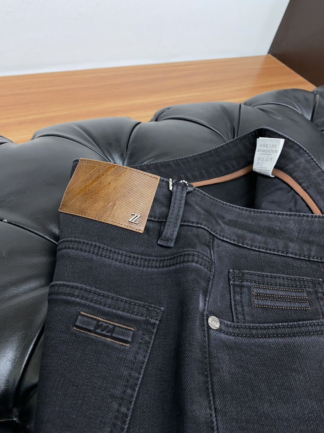 Title: P650 Genia 25ss Men’s Jeans: Fall/Winter Collection Features Unique Craftsmanship Summary: New men’s jeans with intricate craftsmanship, softness, flexibility, color-changing - 图片 5