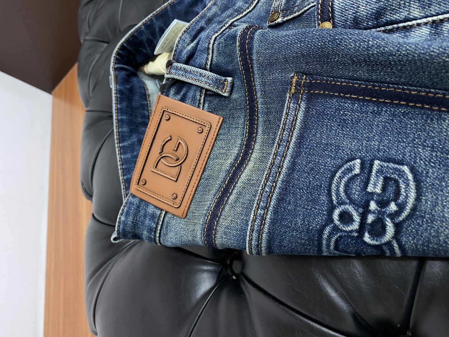 “New Men’s Autumn/Winter Jeans: Soft, Flexible, High Quality Craftsmanship, Unique Color Effects, Durable Leather & Metal Accents” - 图片 5