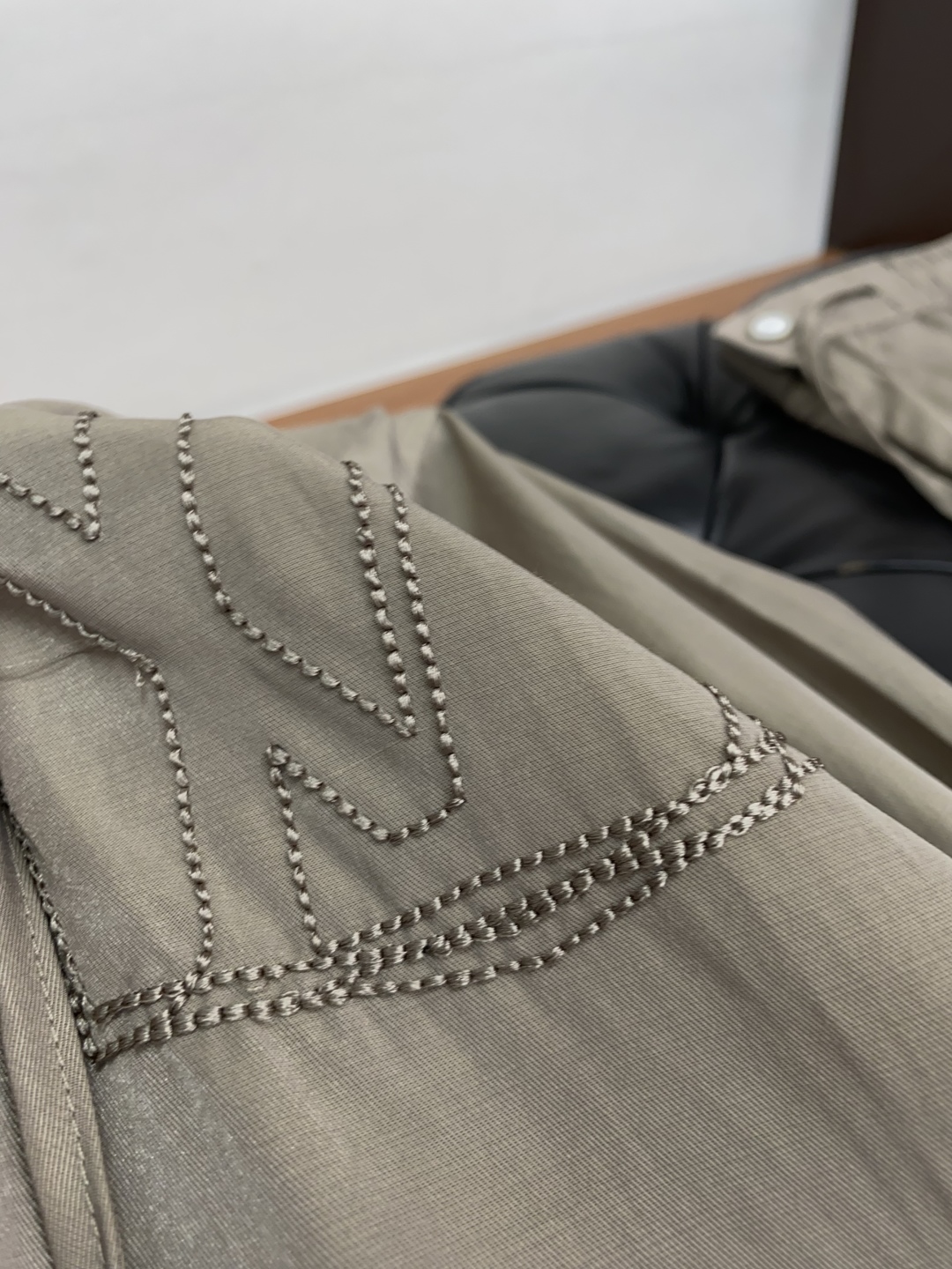 “High-End Men’s Jacket and Pants Suit: Online Co-op Pre-Sale 2025s with Tailor-Made Fabric and Impeccable Detail” - 图片 8
